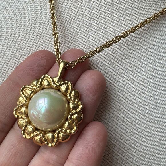 French Designer Nina Ricci Vintage Pearlescent Pendant Necklace - Picture 3 of 10